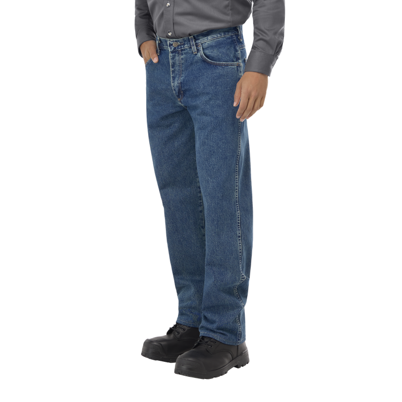 Men's Loose FR Stonewashed Jean image number 3